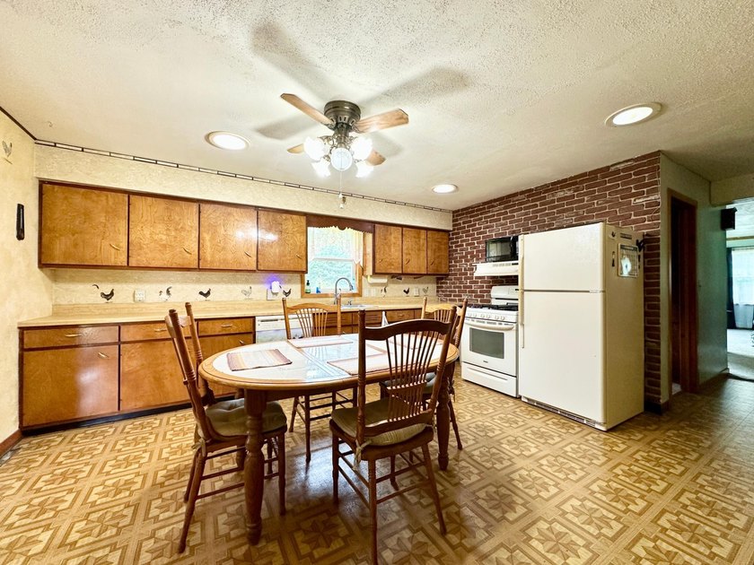 Welcome to this well-maintained 2-bedroom, 1-bath ranch nestled - photo 7