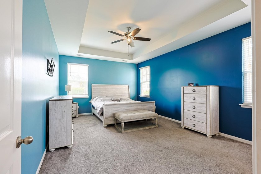 Welcome to this beautifully maintained 4 bedroom, 3.5 bath - photo 9
