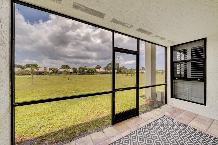 Wonderfully renovated 2 bedrooms, 2 bath condo unit in great - photo 11
