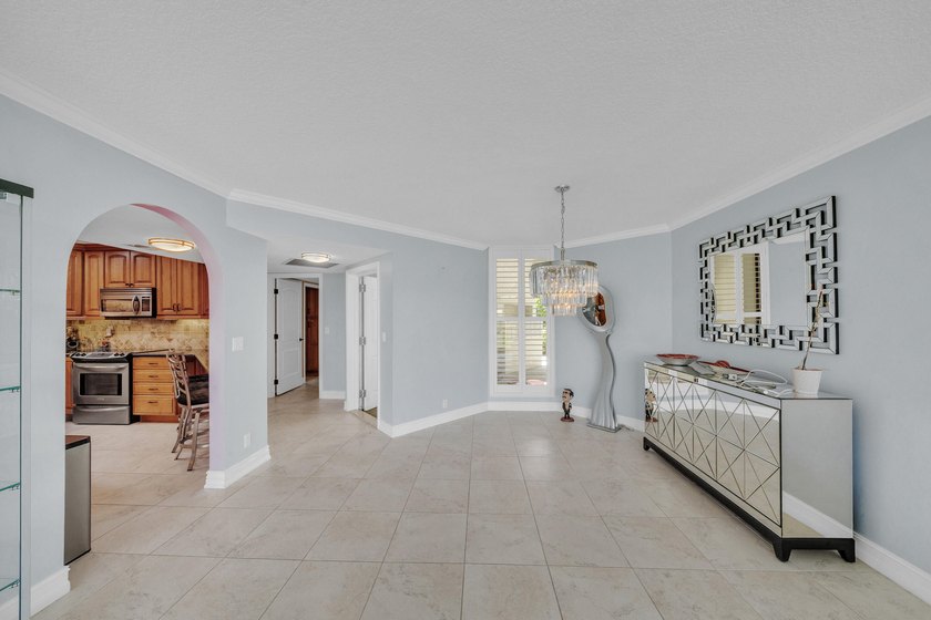 Wonderfully renovated 2 bedrooms, 2 bath condo unit in great - photo 17