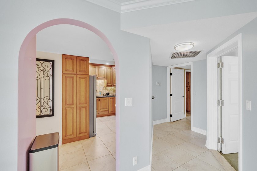 Wonderfully renovated 2 bedrooms, 2 bath condo unit in great - photo 18