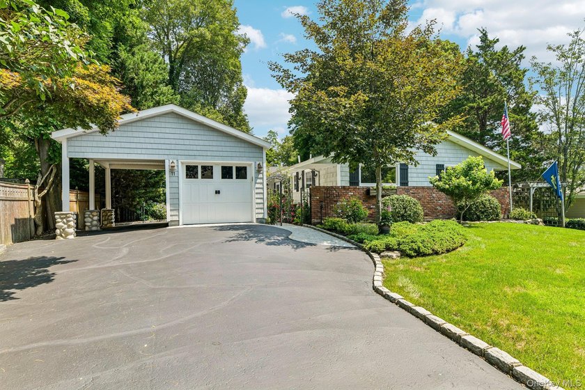 Nestled in the highly desirable Archer Woods Development, this - photo 2