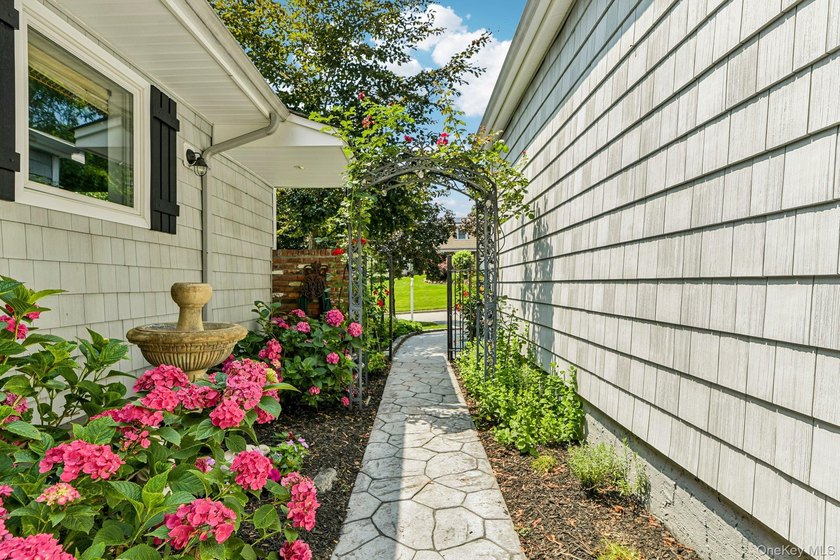 Nestled in the highly desirable Archer Woods Development, this - photo 4