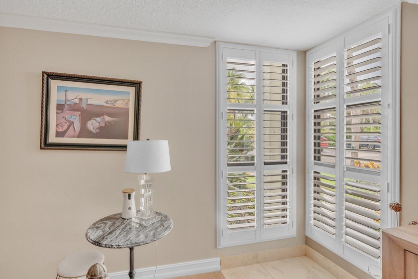 Wonderfully renovated 2 bedrooms, 2 bath condo unit in great - photo 36