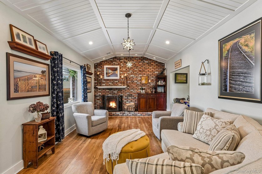 Nestled in the highly desirable Archer Woods Development, this - photo 8