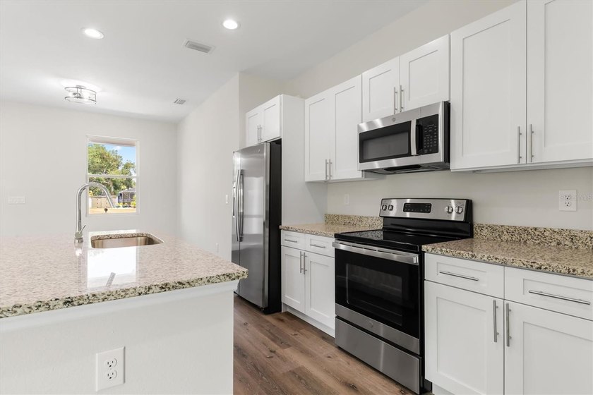***MOTIVATED SELLER***** Beautiful Home 4-bedroom 2 bath with 2 - photo 4