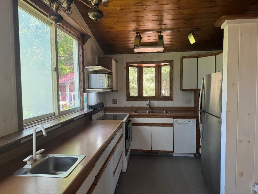 Northwoods playground! Year-round home on a secluded 1.3-acre - photo 3