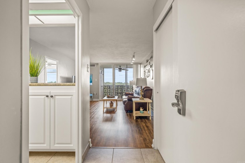 THE BEST DEAL IN BEACON MANOR! Welcome to your perfect lake - photo 4
