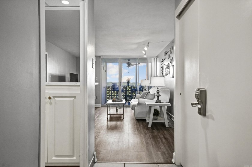 THE BEST DEAL IN BEACON MANOR! Welcome to your perfect lake - photo 5