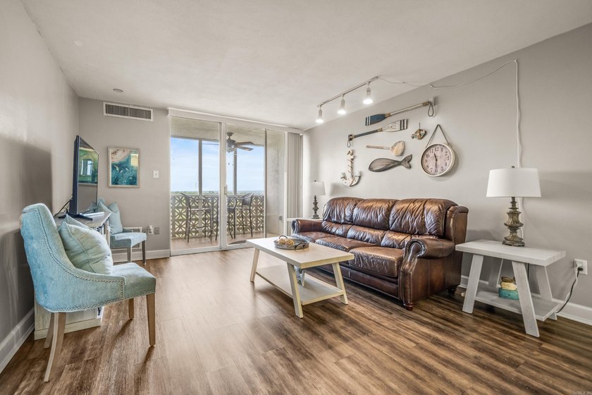 THE BEST DEAL IN BEACON MANOR! Welcome to your perfect lake - photo 8