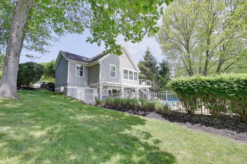 Absolutely stunning 4 Bedroom Ranch Home nestled in the highly - photo 3