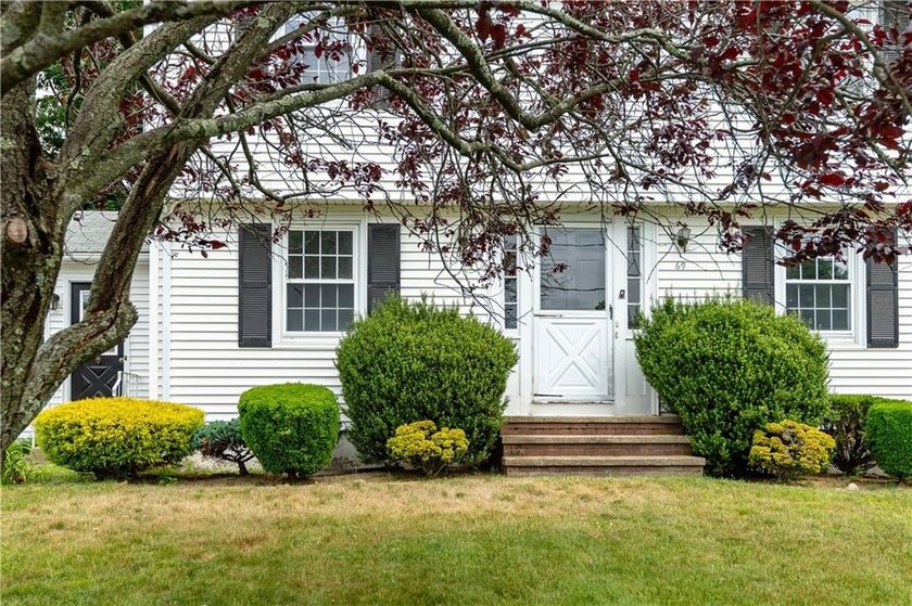 Opportunity awaits in this classic 3-bedroom, 1.1-bath Colonial - photo 4
