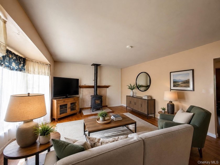 Opportunity awaits in this 3-bedroom ranch located on the South - photo 3