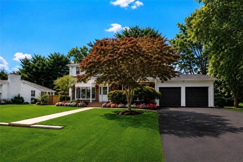 Discover Comfort, Style, and Modern Living in This Beautifully - photo 2