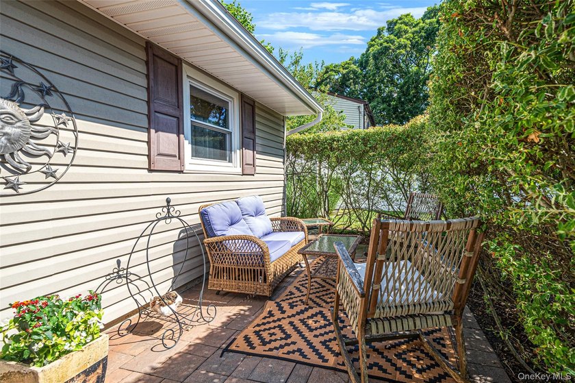 Welcome to this diamond condition 3 Bd/Rm, 2 Bath, Ranch style - photo 4
