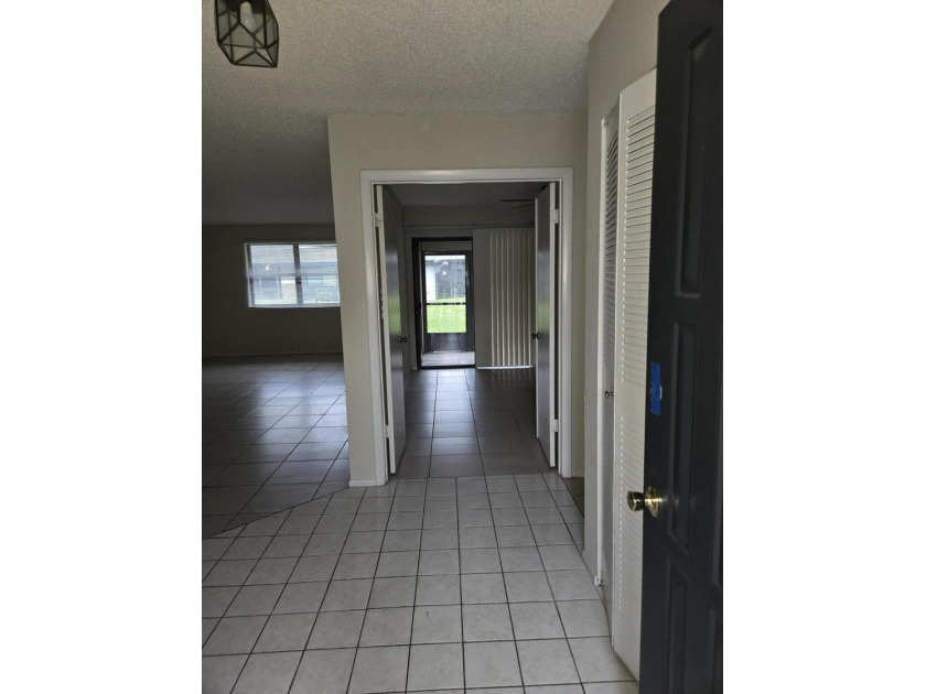 Corner unit 2 Bedroom, 2 Bathroom unit. Large bedrooms. 55+ - photo 4