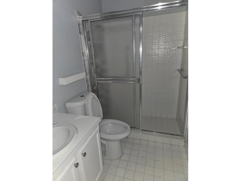 Corner unit 2 Bedroom, 2 Bathroom unit. Large bedrooms. 55+ - photo 6