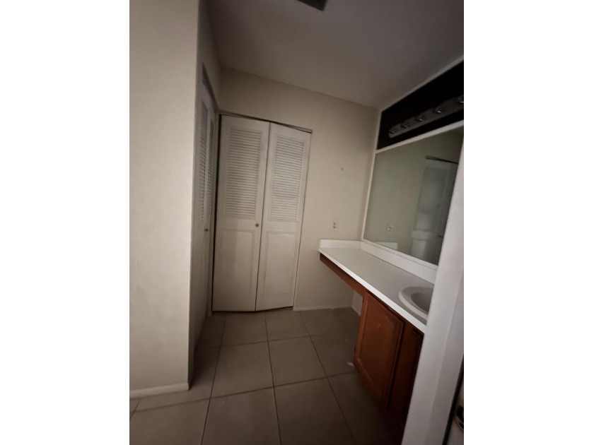 Corner unit 2 Bedroom, 2 Bathroom unit. Large bedrooms. 55+ - photo 9