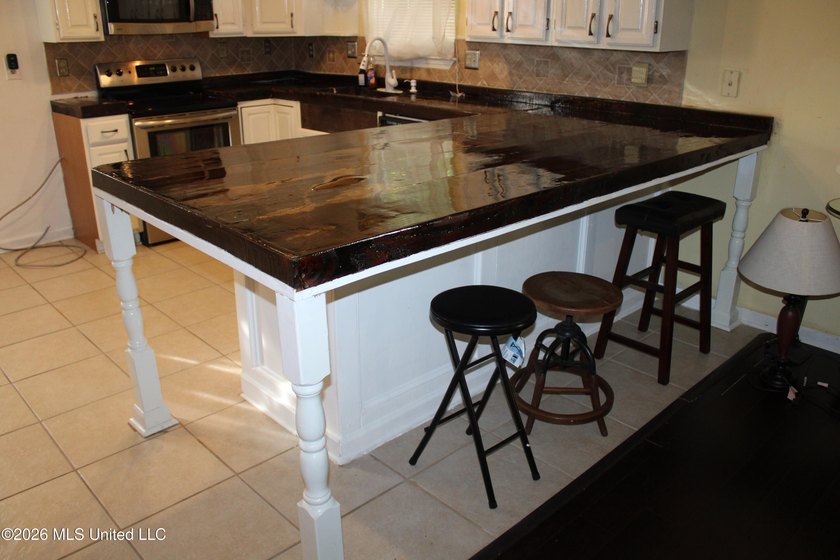 This home features an open floor plan, lots of shade from the - photo 20