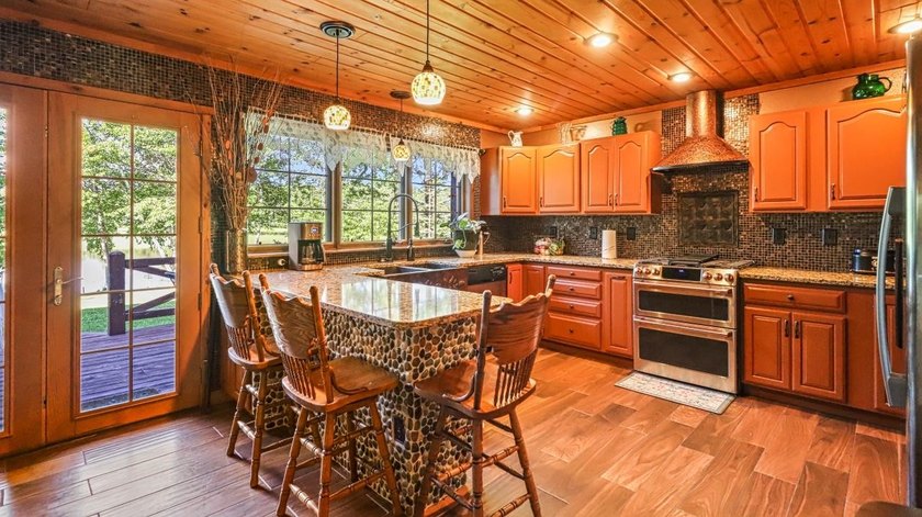 When you drive into this property you will feel like you have - photo 4