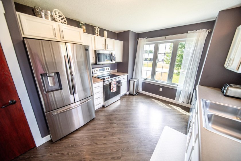 Welcome home to this beautifully maintained 3-bedroom, 2-bath - photo 11