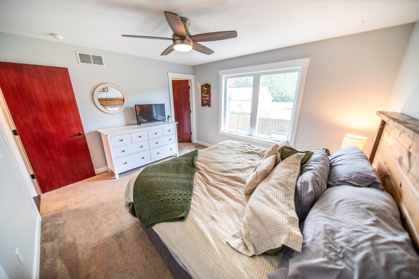 Welcome home to this beautifully maintained 3-bedroom, 2-bath - photo 16