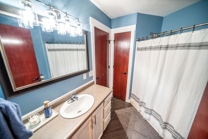Welcome home to this beautifully maintained 3-bedroom, 2-bath - photo 18