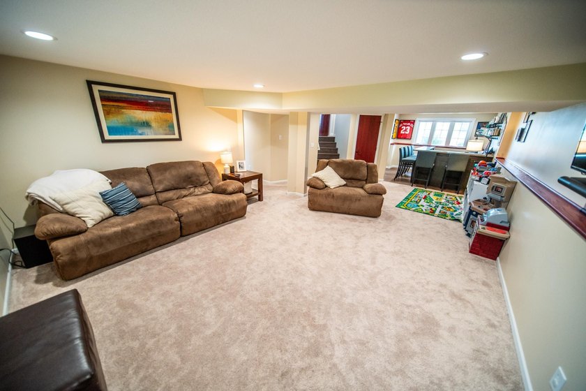 Welcome home to this beautifully maintained 3-bedroom, 2-bath - photo 21