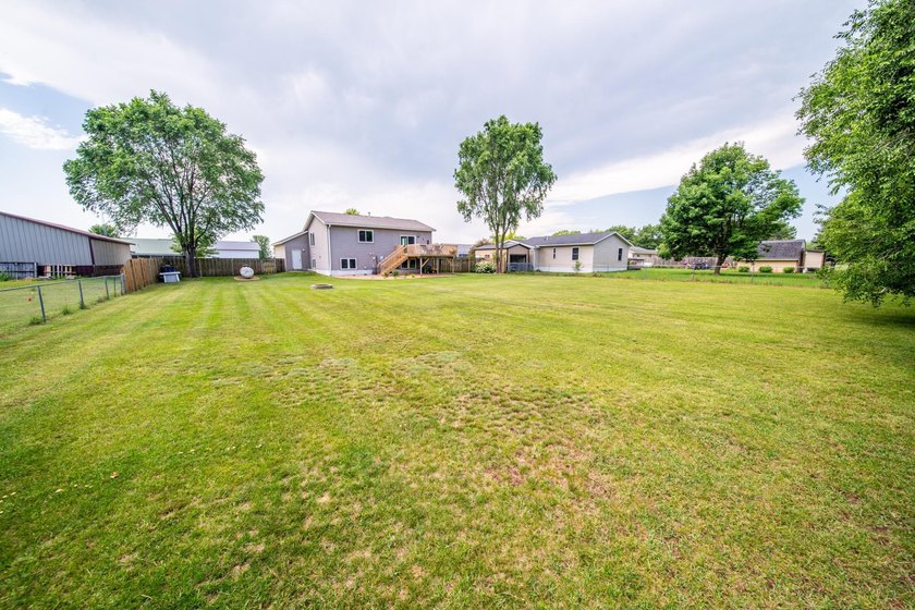 Welcome home to this beautifully maintained 3-bedroom, 2-bath - photo 27