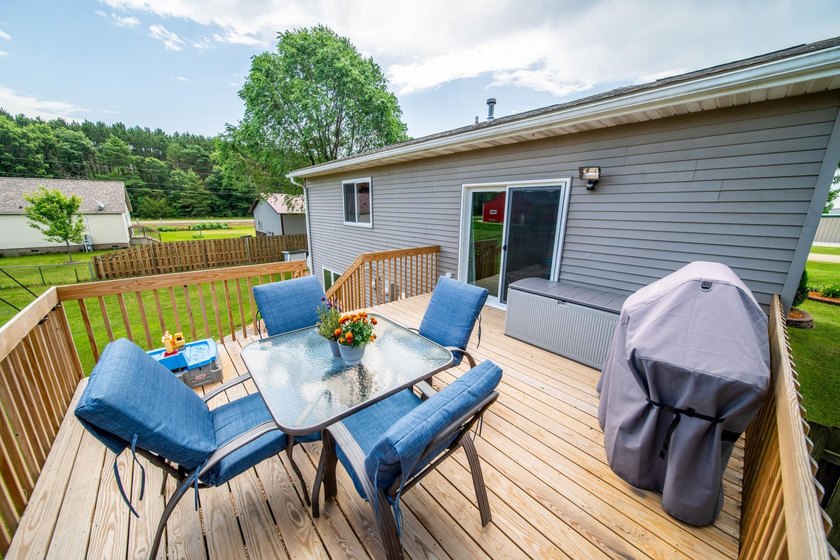Welcome home to this beautifully maintained 3-bedroom, 2-bath - photo 30