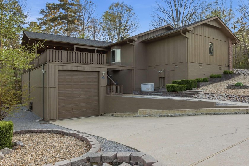 Tucked just moments from Lake Balboa, this beautifully updated - photo 3