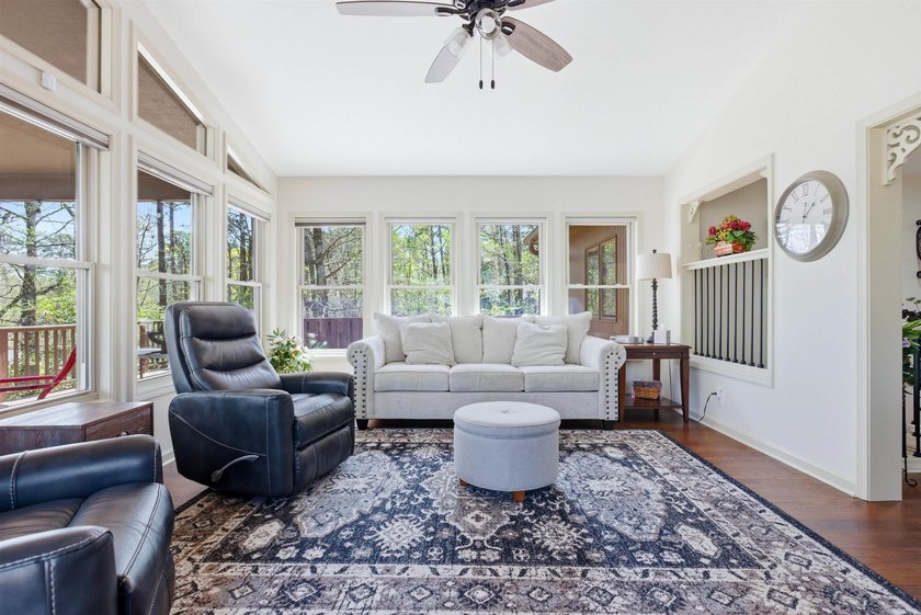 Tucked just moments from Lake Balboa, this beautifully updated - photo 8