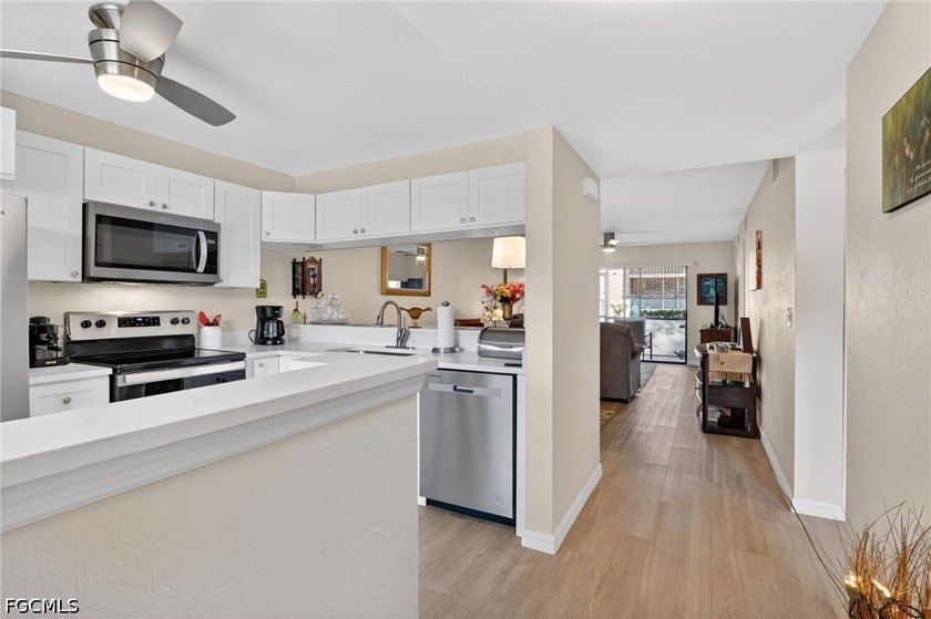 Priced to sell- Sellers say sell! Welcome to Foxmoor- described - photo 3