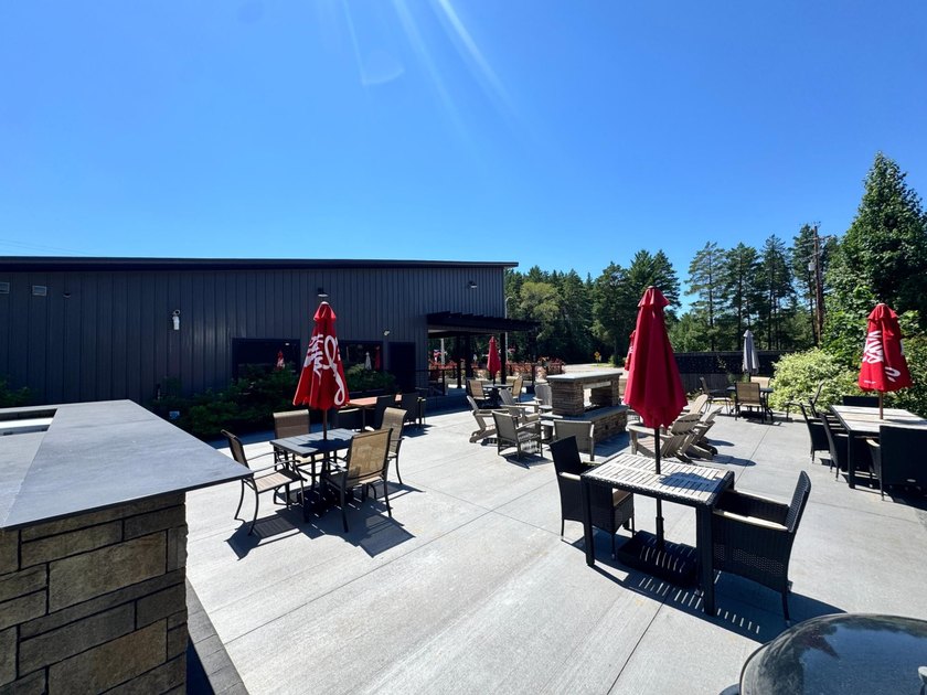 Own a modern, destination restaurant and cocktail bar in one of - photo 6