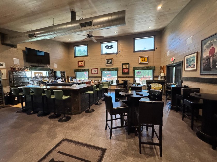 Own a modern, destination restaurant and cocktail bar in one of - photo 9