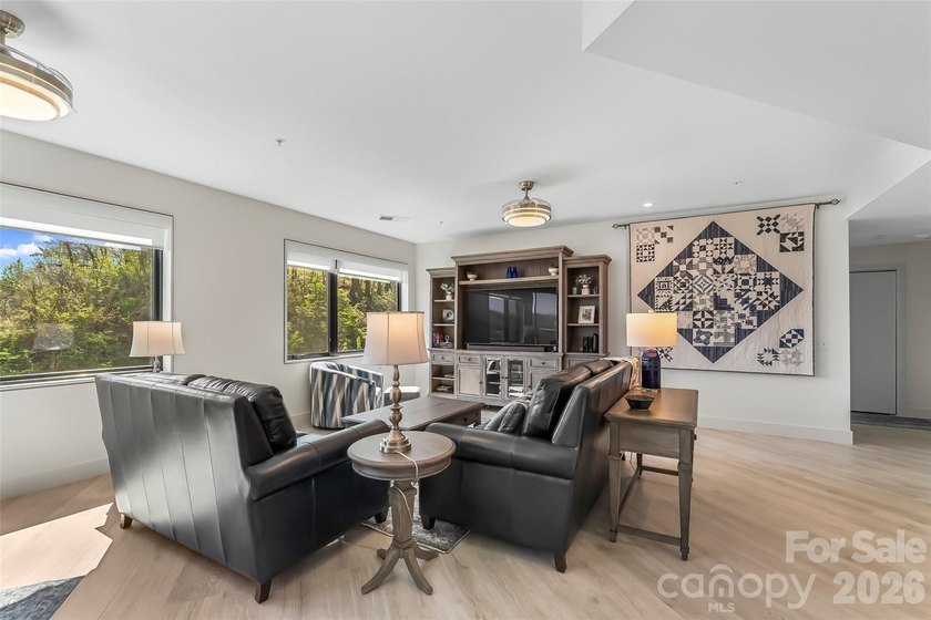 Extraordinary opportunity to own this move-in ready condo - photo 11