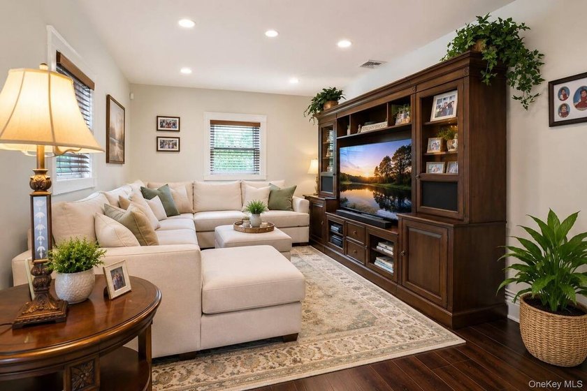 Welcome home to this beautifully maintained Colonial, perfectly - photo 11