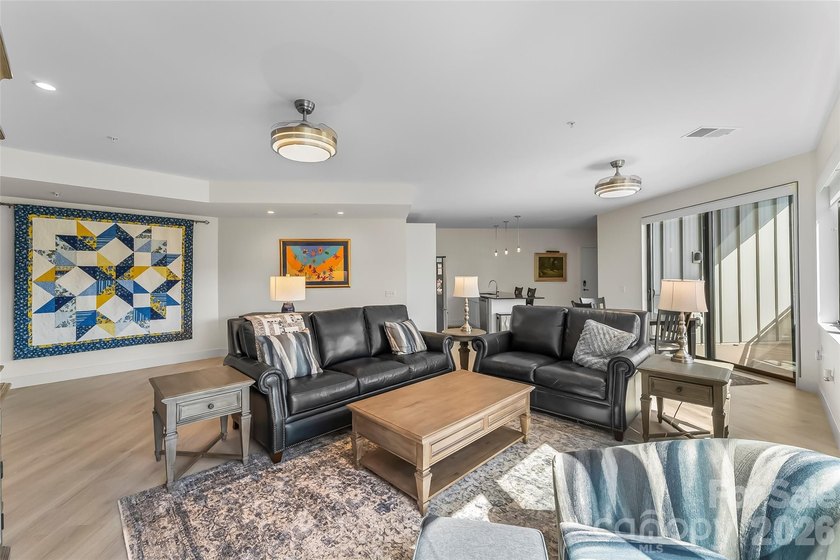 Extraordinary opportunity to own this move-in ready condo - photo 12