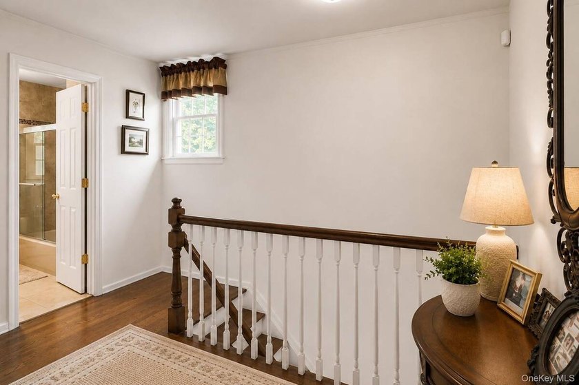 Welcome home to this beautifully maintained Colonial, perfectly - photo 12