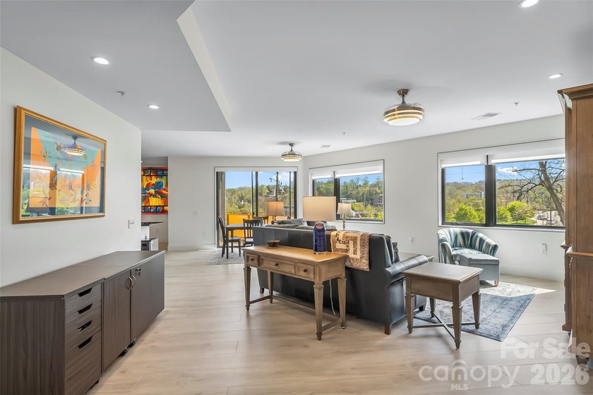 Extraordinary opportunity to own this move-in ready condo - photo 13