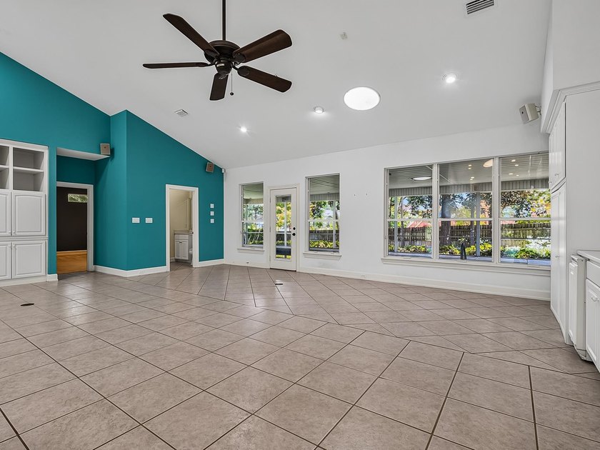 NEW ROOF with acceptable offer! Custom All-Brick Pool Home in - photo 15