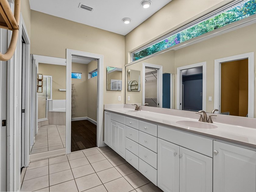 NEW ROOF with acceptable offer! Custom All-Brick Pool Home in - photo 27
