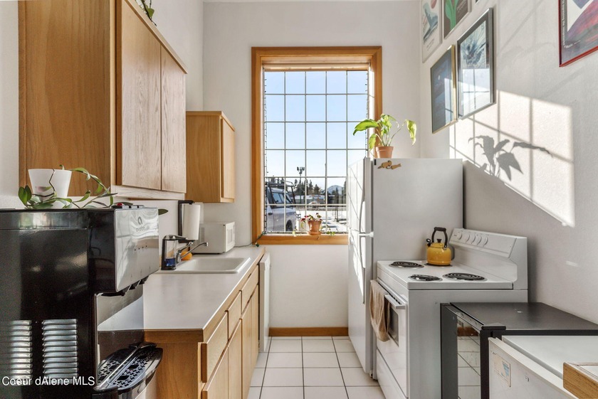 Introducing a prime commercial opportunity in the heart of - photo 28