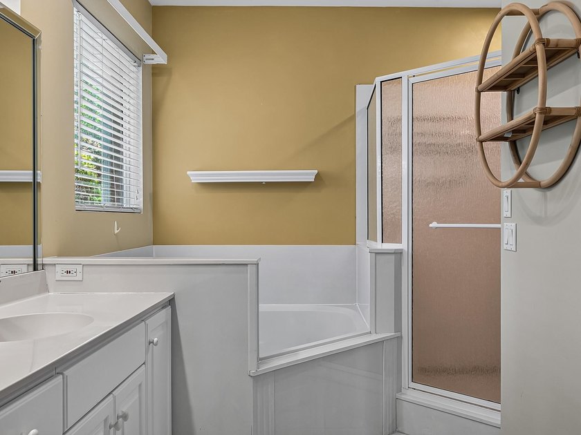 NEW ROOF with acceptable offer! Custom All-Brick Pool Home in - photo 28