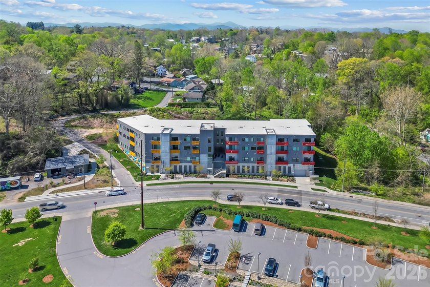 Extraordinary opportunity to own this move-in ready condo - photo 30