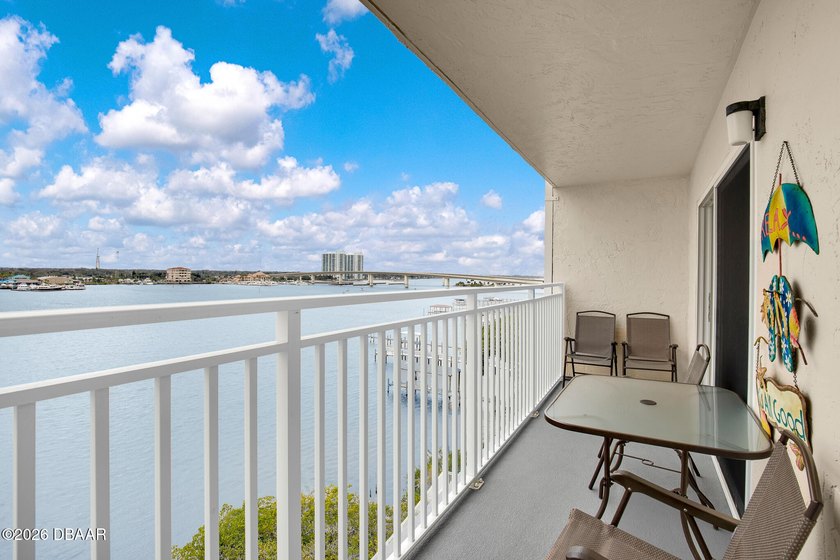 Beautiful completely furnished condo on the 7th floor. The - photo 32
