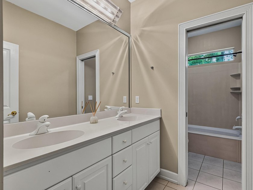 NEW ROOF with acceptable offer! Custom All-Brick Pool Home in - photo 32