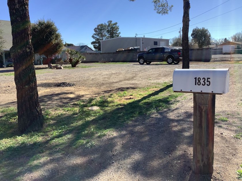 A beautiful 2-story 2486 sq ft home in a nice location close to - photo 50