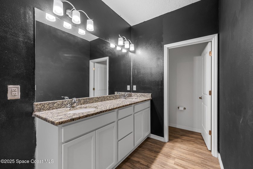 Welcome to this beautifully designed 4-bedroom, 2-bathroom home - photo 18