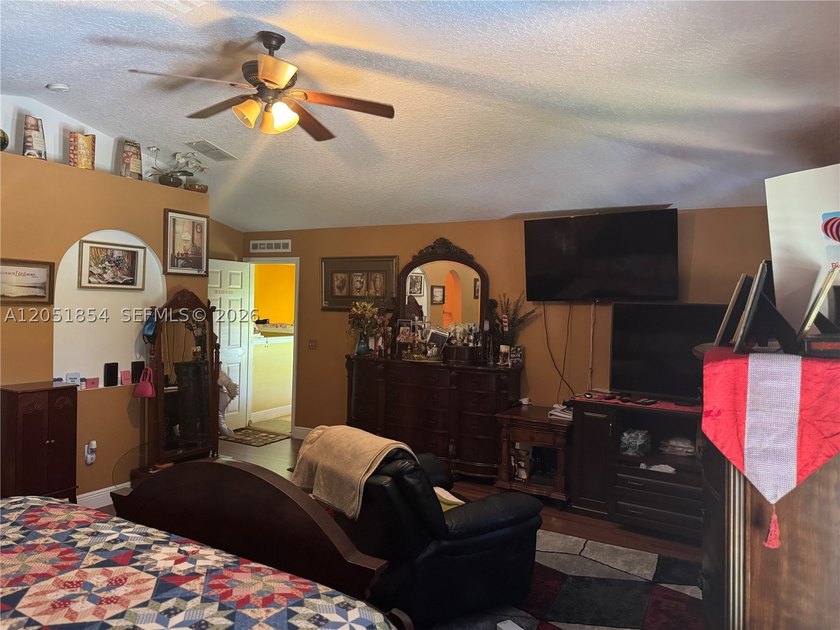 Spacious 4BR/3BA home in the desirable Floresta Pointe community - photo 19